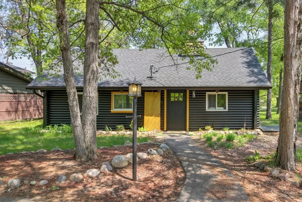 1 Mi to Beach & Lake: Breezy Point Cabin w/ Yard!