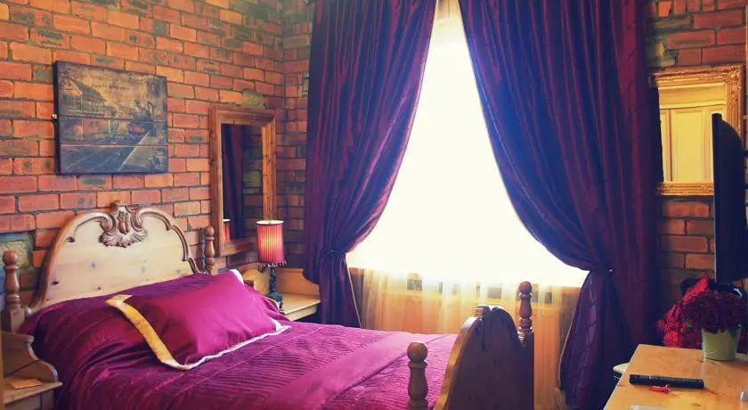 Crown House Suites
