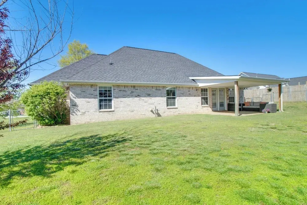 2 Mi to Grand Lake: Grove Home w/ Fenced-in Yard