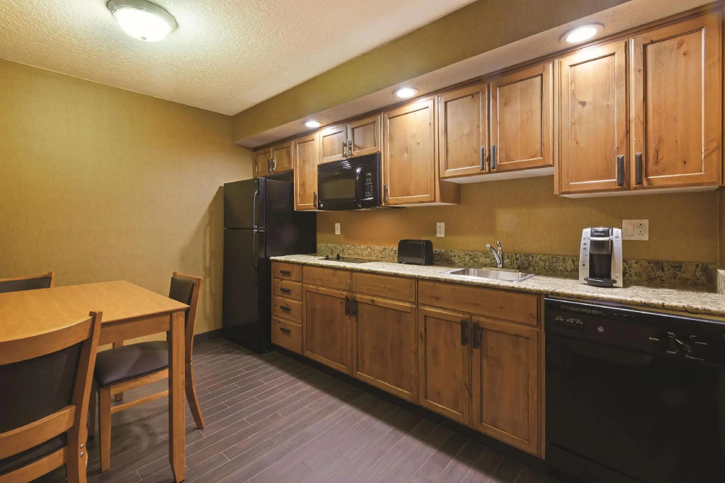1 Bedroom Double Suite (full double bed)