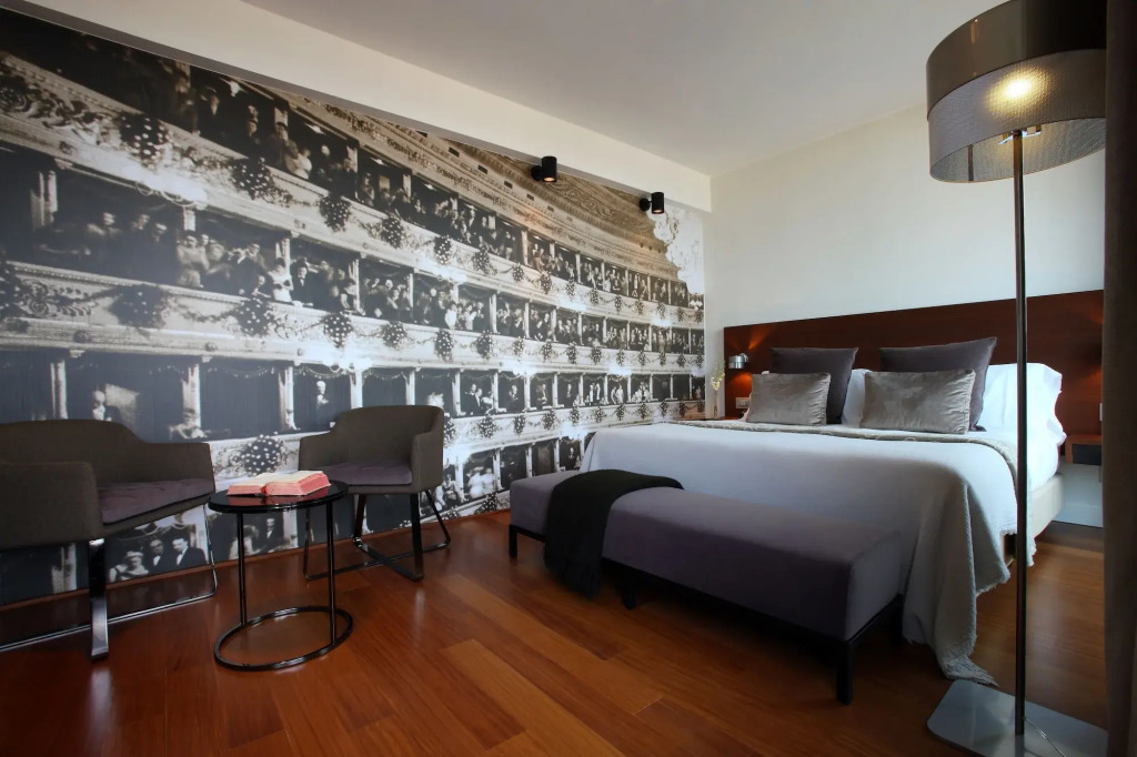 Hotel Milano Scala picture