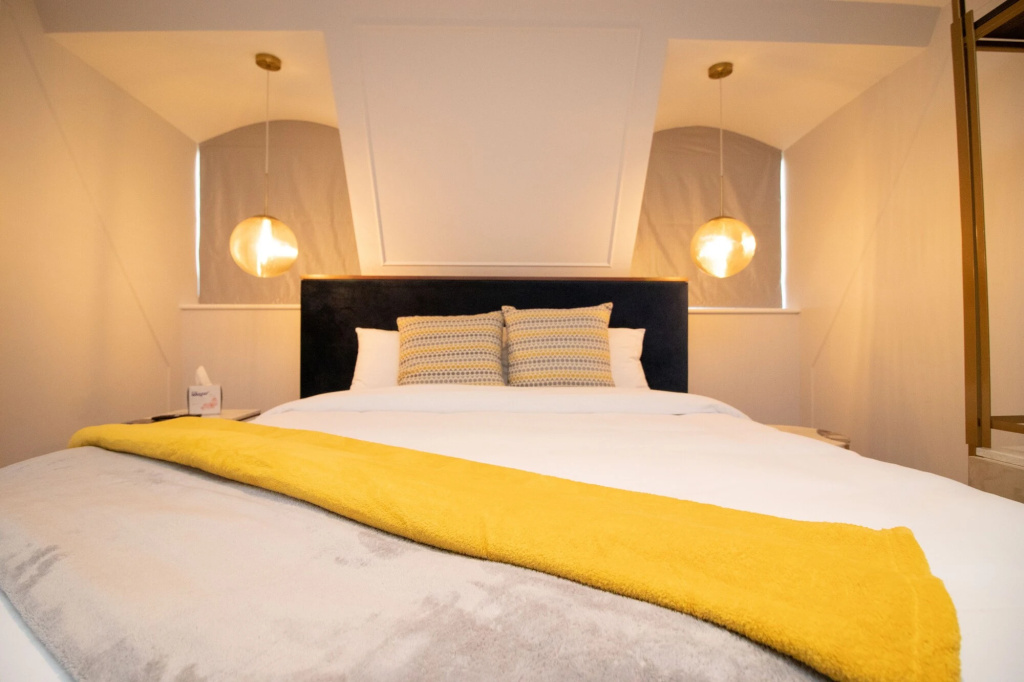 Отель Three Falcons Hotel в Лондоне