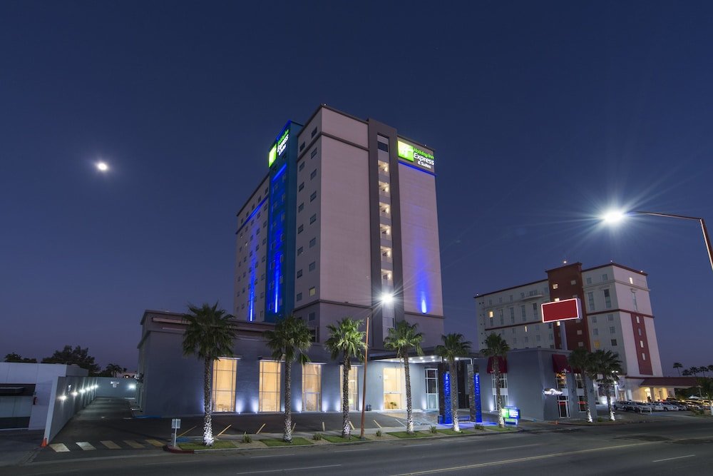 Holiday Inn Express & Suites image