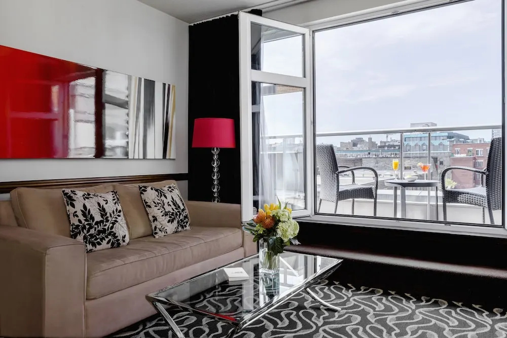 Deluxe Double Suite with balcony (full double bed)