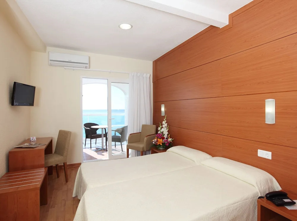 Standard Double room with balcony and with sea view (full double bed)