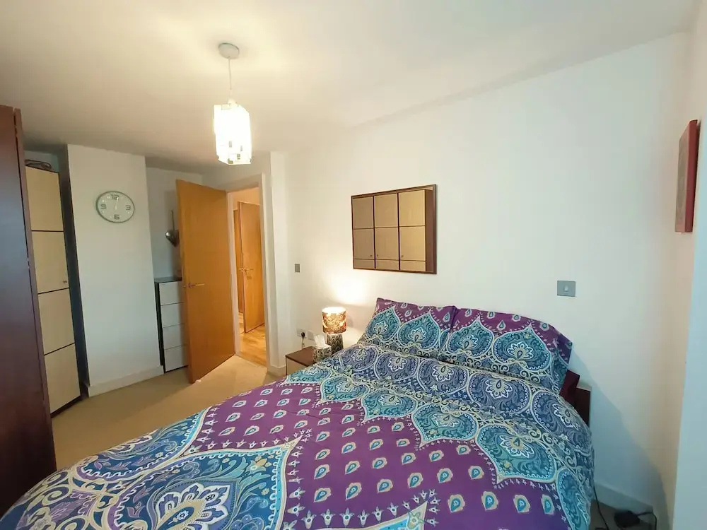 1 Bed Flat - Sleeps 5 - Pets - Garden - Parking