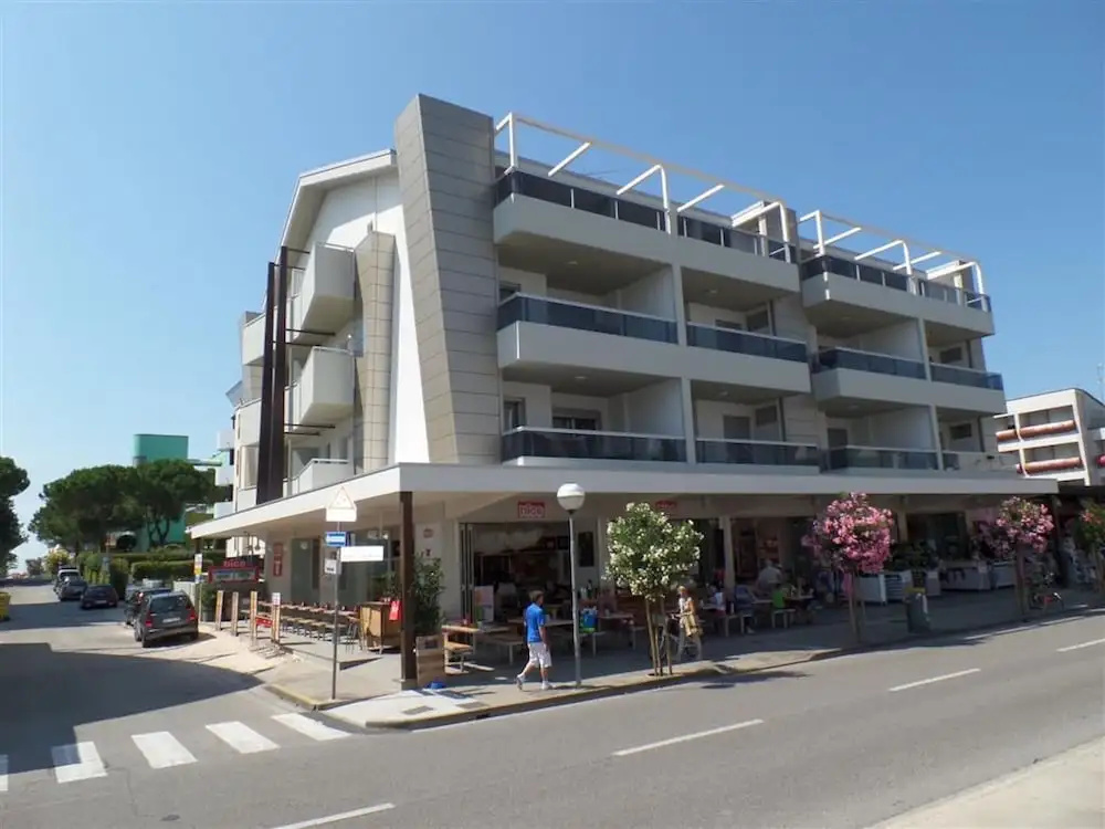Comfy Flat 200m From the Beach