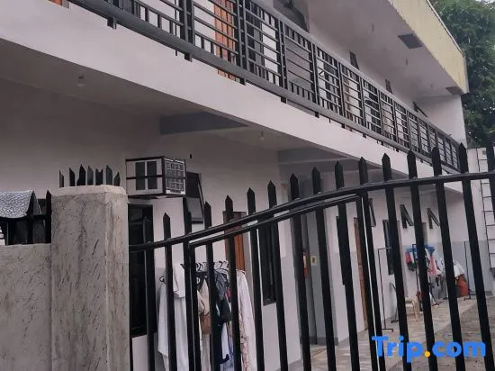 Reg'z Boarding House
