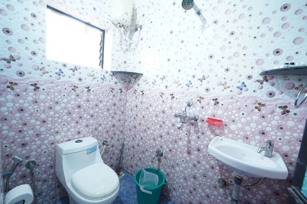 1 Bedroom Standard Double room with courtyard view (full double bed)
