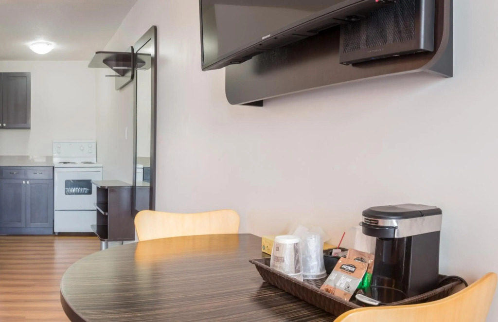 Motel 6 Fort Nelson, BC - фото 21