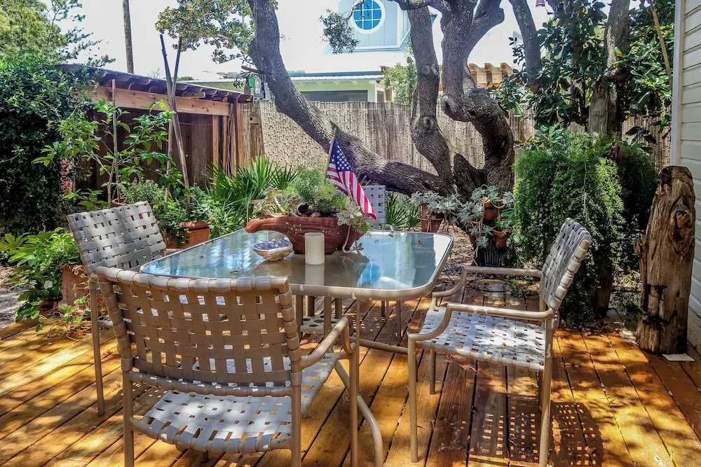 2 Minutes to the Beach; Close to Seaside, Vintage Cottage in Old Seagrove