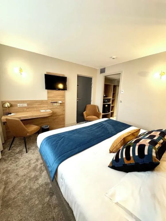 Standard Double room (full double bed)
