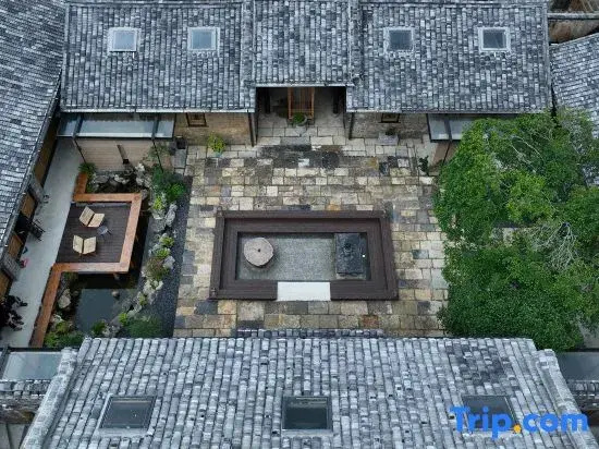 Governor's Mansion Courtyard•Centennial Old House• Vacation Homestay