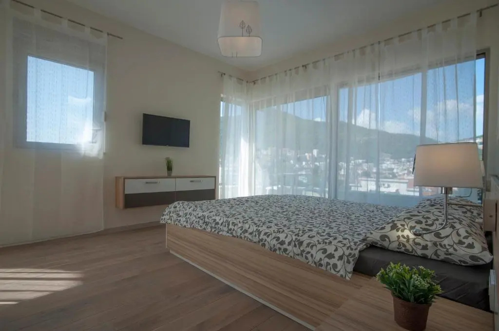 Deluxe Studio