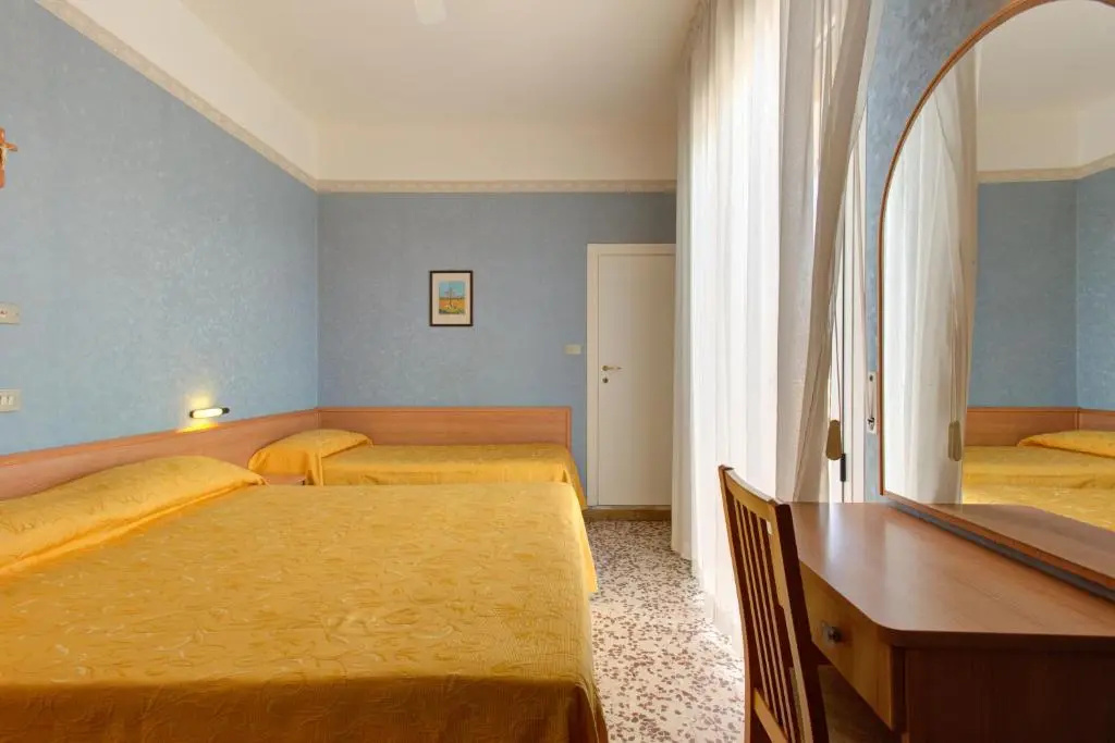 Standard Triple room with balcony