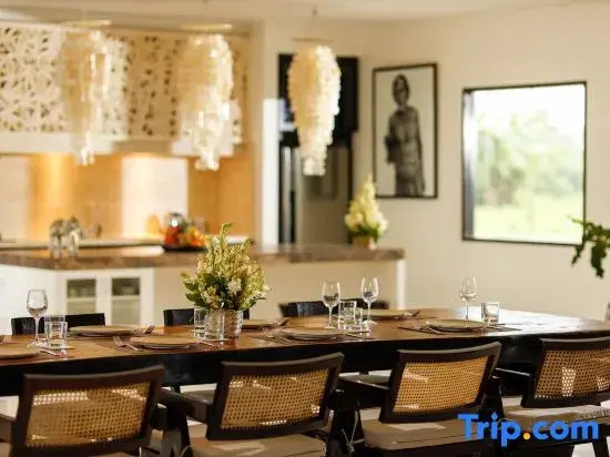 Black Beach Villa - Absolute Beachfront Escape