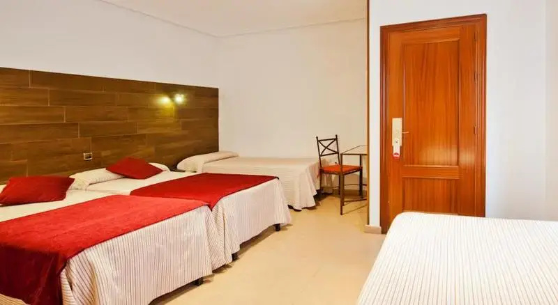 Standard Triple room with balcony