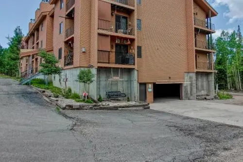 Timberbrook Village Condo: Community Pool, Hot Tub