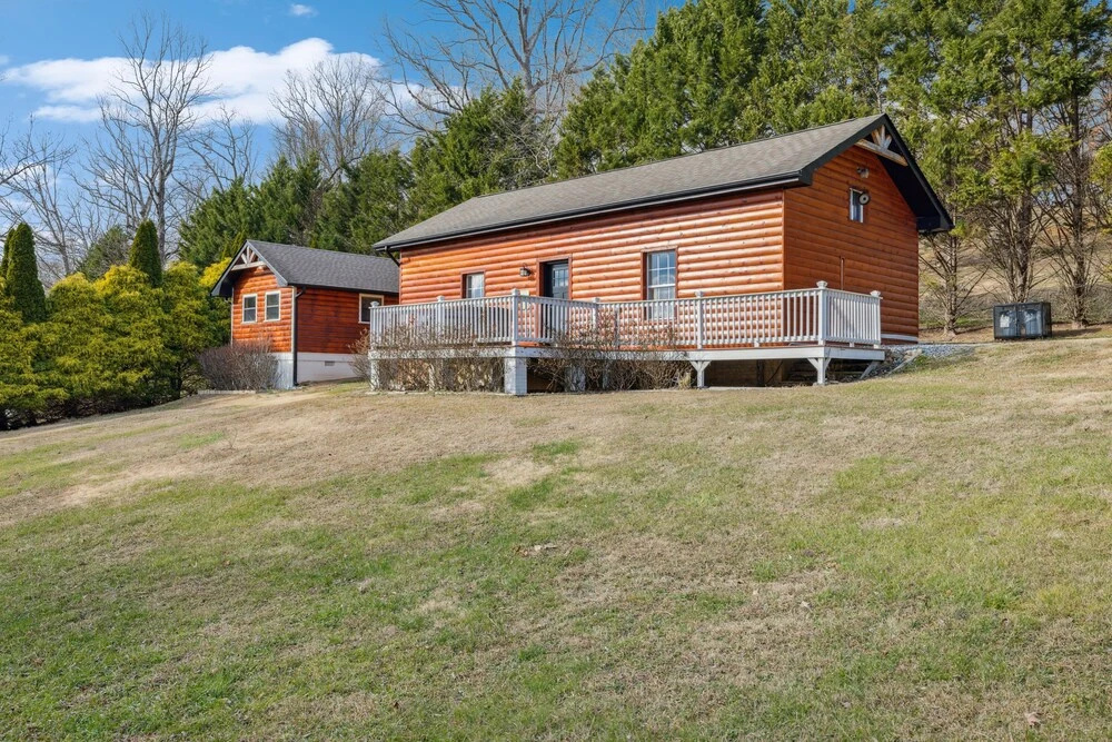 Majestic Valley Retreat 2 Bedroom Cabin by RedAwning