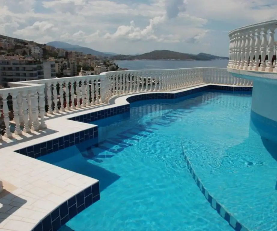Monte Cristo Hotel with Rooftop Pool - Général