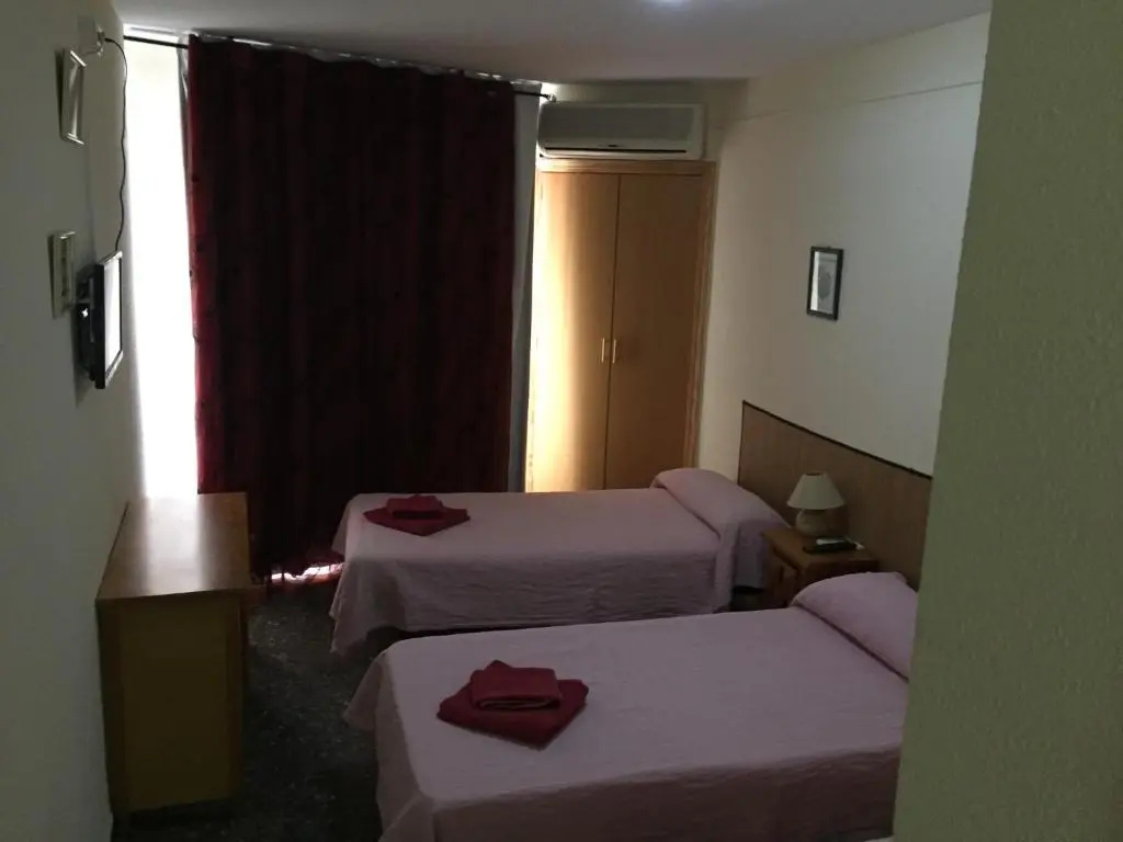 Standard Triple room