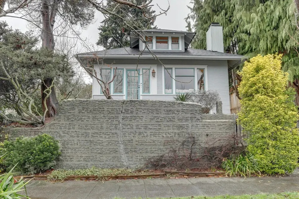 Quaint Studio w/ Sauna: 5 Mi to Space Needle