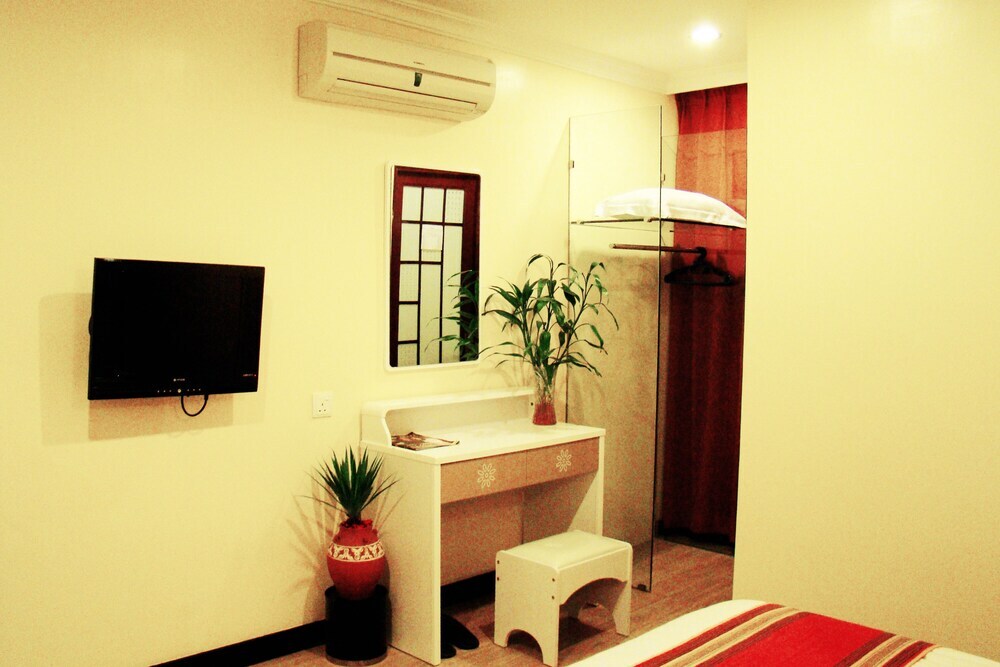 Adel Hotel