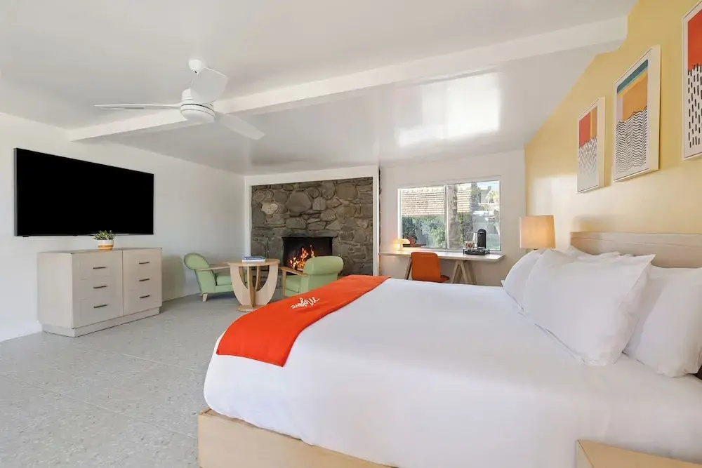 Grand room