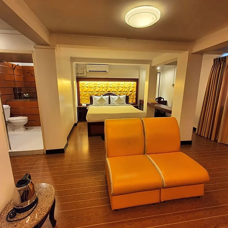 Deluxe Double room (full double bed)