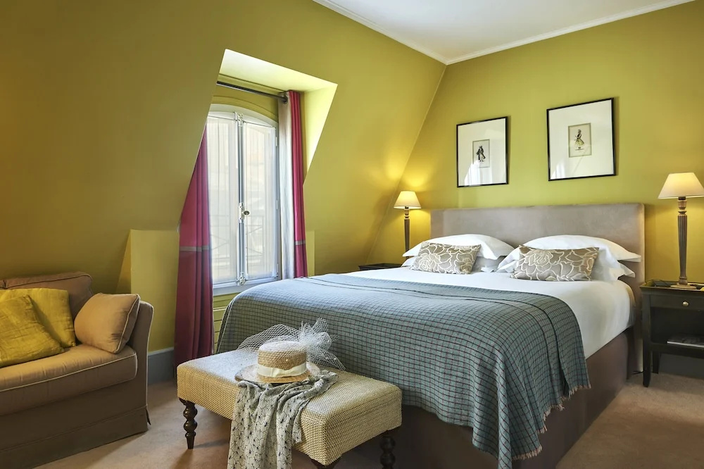 Deluxe Double room (full double bed)
