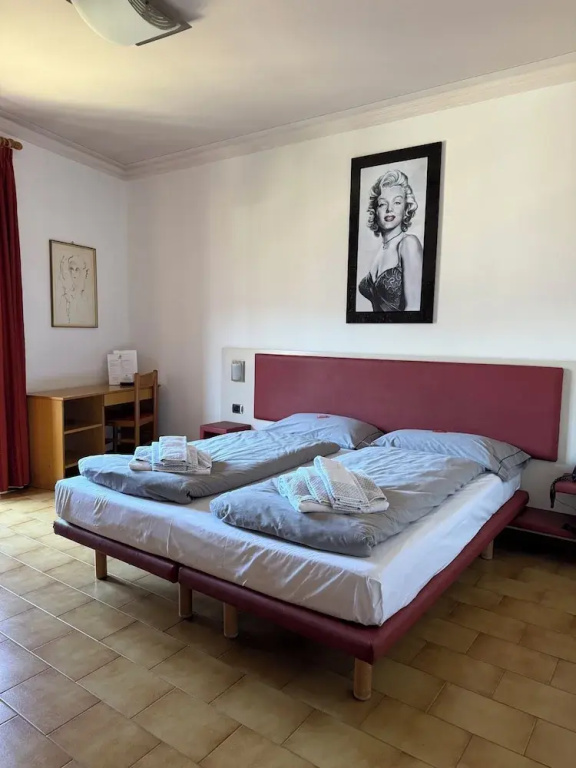 Standard Double room with balcony (full double bed)