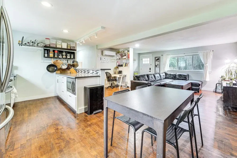 14 Mi to Dtwn Seattle: Sleek Home w/ Large Yard - фото 12