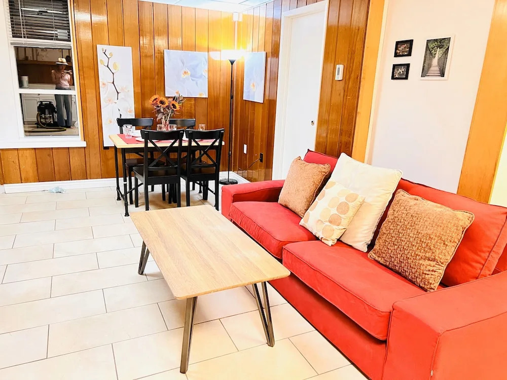 ART House Burnaby Two Bedrooms Suite - фото 12