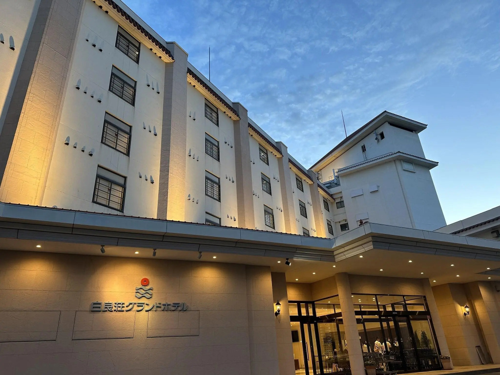 Shiraraso Grand Hotel in Shirahama