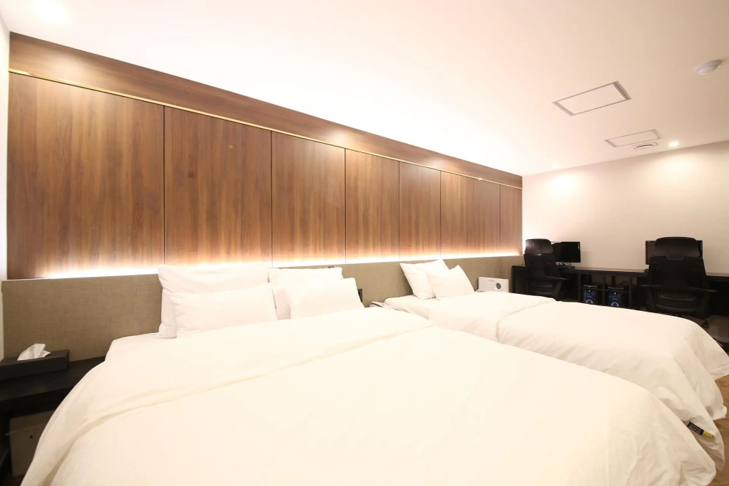 Double Suite (twin beds)