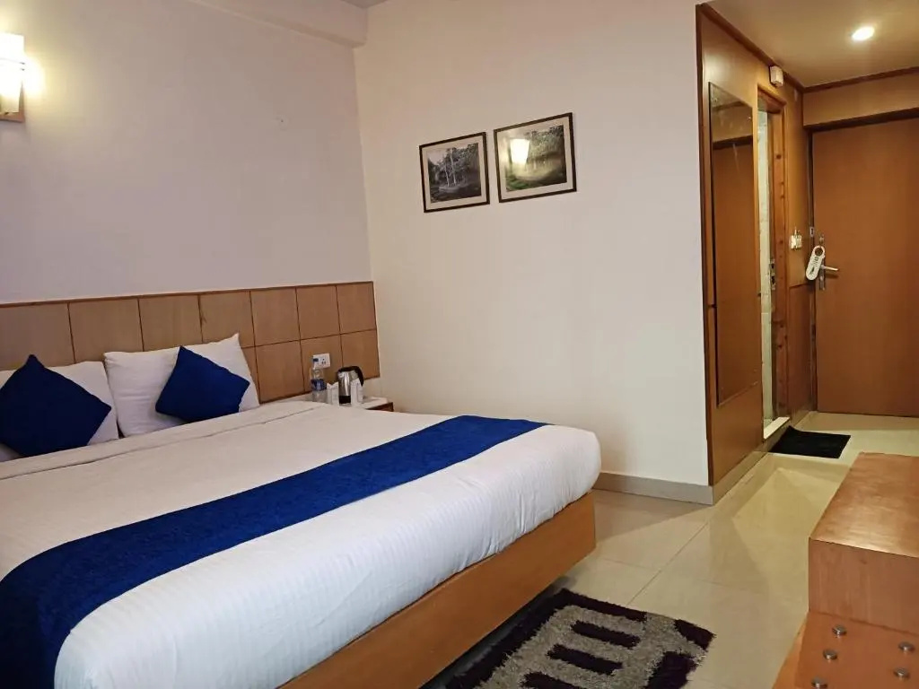 Deluxe Double room (full double bed)