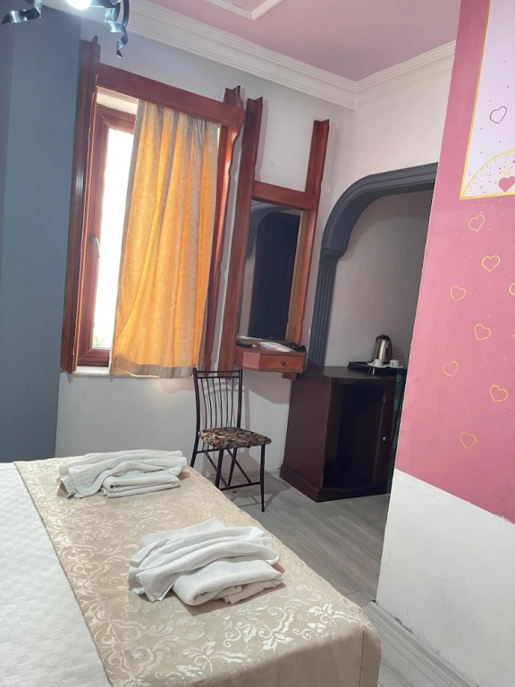 Double Suite with garden view (full double bed)
