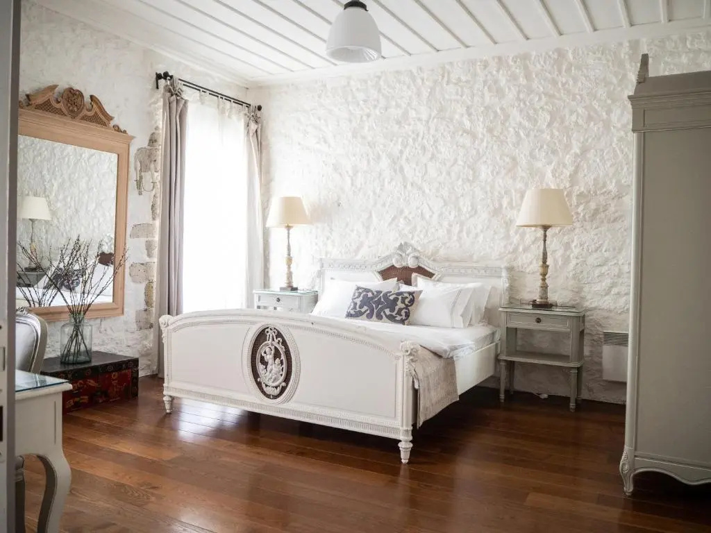 Deluxe Double room (full double bed)
