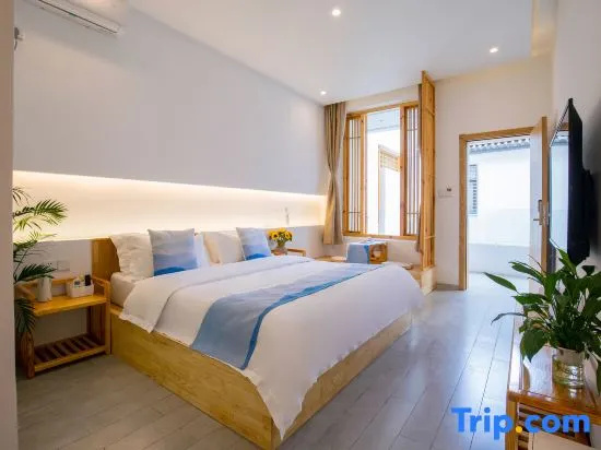 Luxury Double room with courtyard view (full double bed)