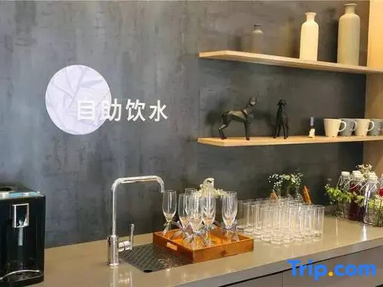 Food & Beverage