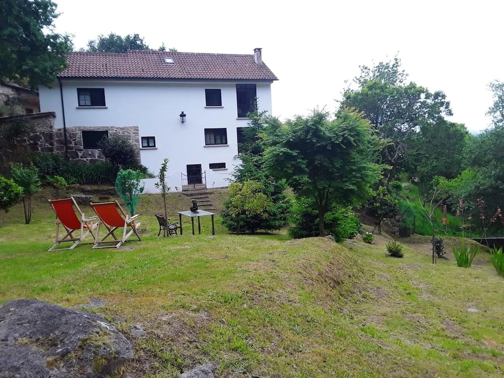 House With 5 Bedrooms in Pontevedra, With Enclosed Garden