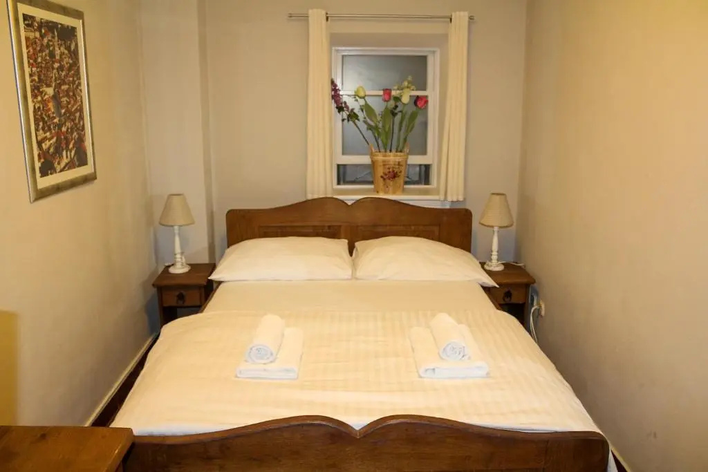 Economy room