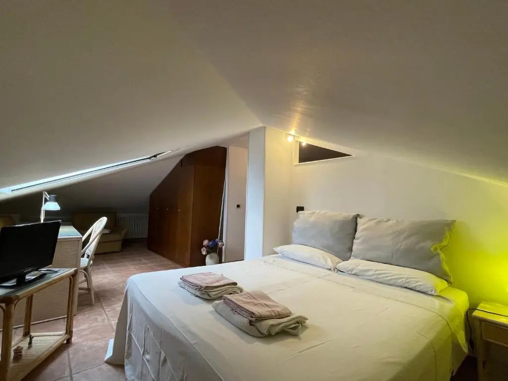 Double Penthouse Apartment full double bed