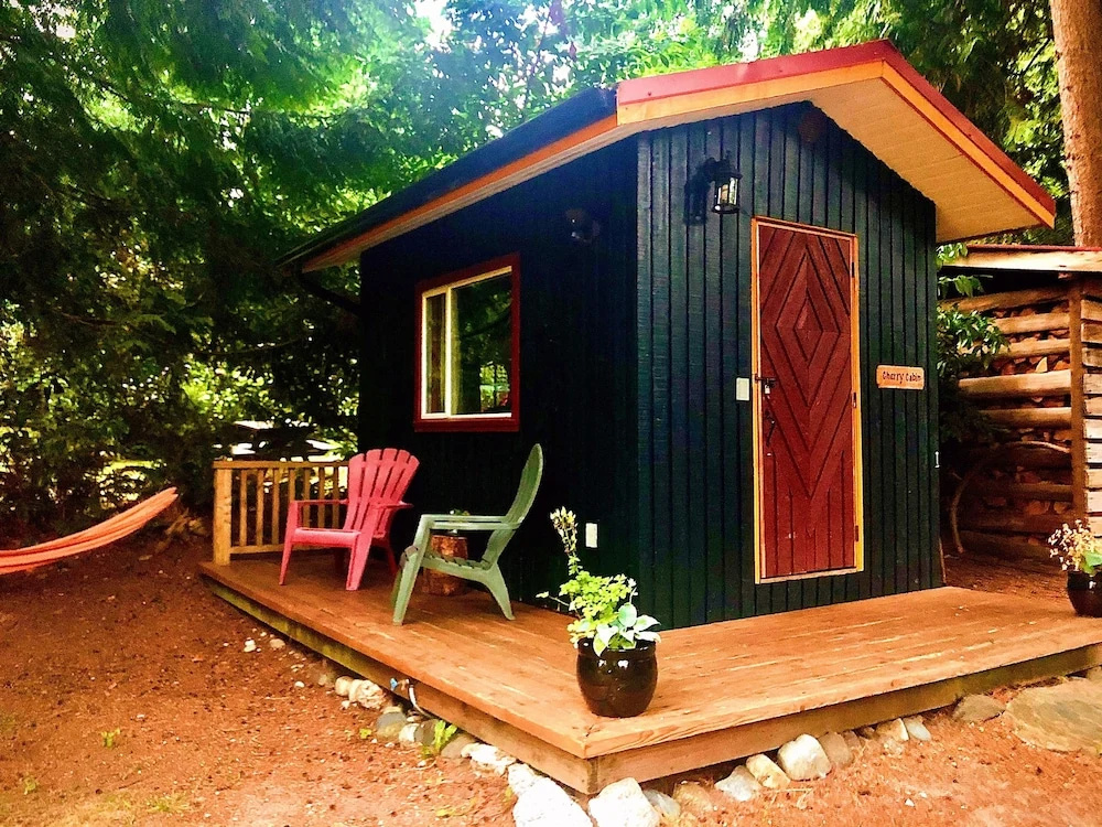 Up The Creek Backpacker's Lodge