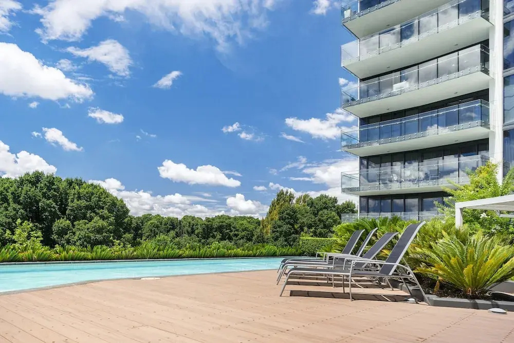 Spacious 1-bed With View in Central Location