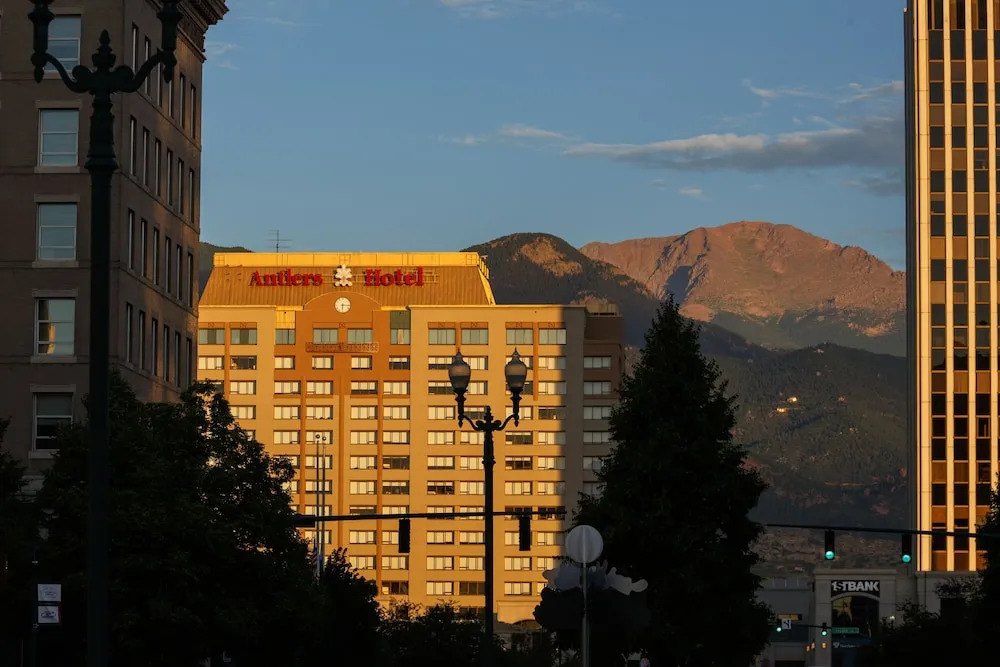 Antlers Hilton Colorado Springs — фото