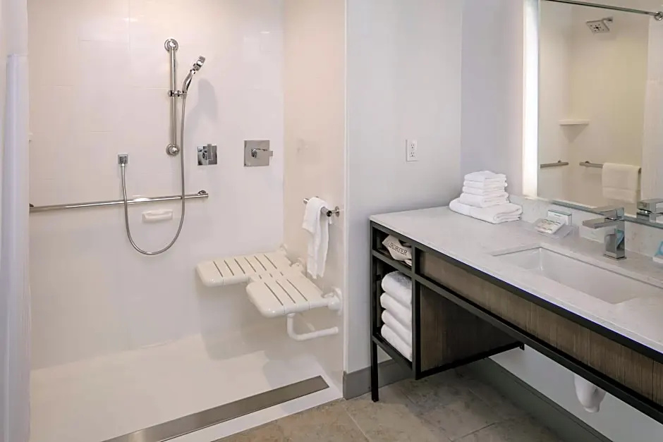 Hilton Garden Inn Wenatchee - Tap to explore photos