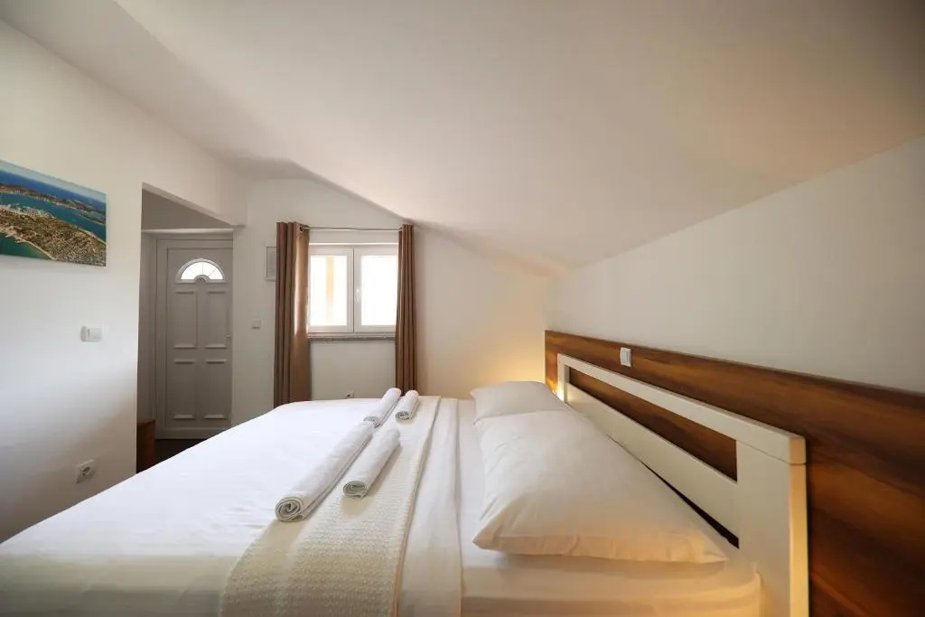 Standard Double room with balcony (full double bed)