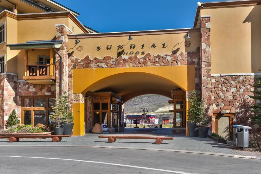 Sundial Lodge Superior 1 Bedroom by Canyons Village Rentals
