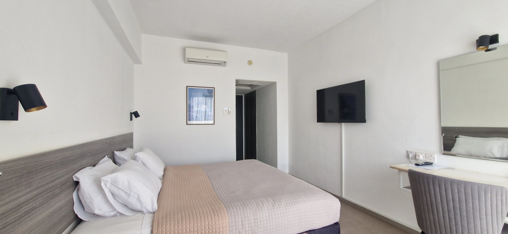 Отель Navarria Hotel в Агиос Тихонасе